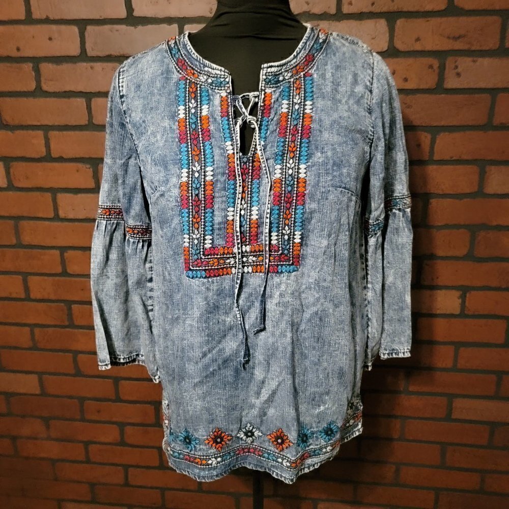 Sharon Young Denim Peasant Style top with Embroidery.  Size Med.